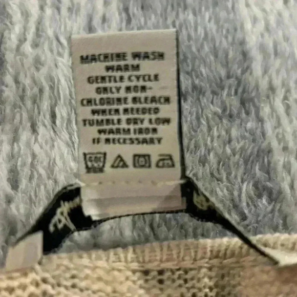 American Rag Cie Aztec Boho Sweater Size Medium with Tassels/ Fringe. - Picture 6 of 6